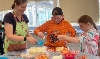 Meals & More celebrates 10th anniversary of fighting holiday hunger 