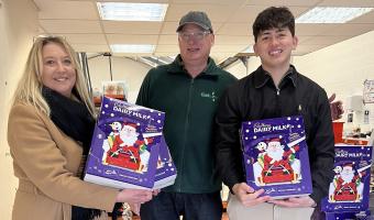 Catering & hospitality recruitment firm donates advent calendars to local foodbank