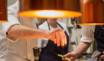 Survey finds foodservice industry joint top for absorbing costs  