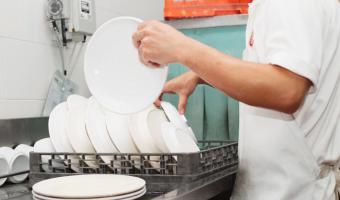 FEA expands FCP sustainability course with addition of warewashing module