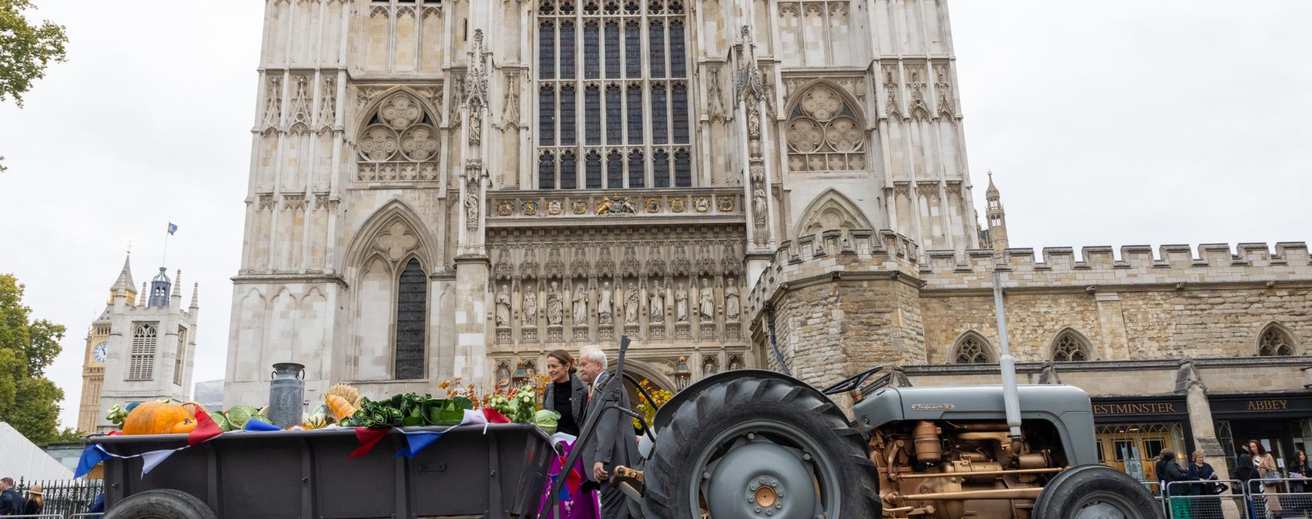 The Queen joins National Harvest Service at Westminster Abbey 