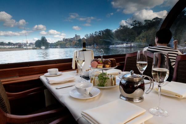Bateaux Windsor cruise royal, wedding, catering