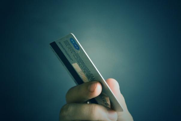 Contactless payments rose 136% in supermarkets last year