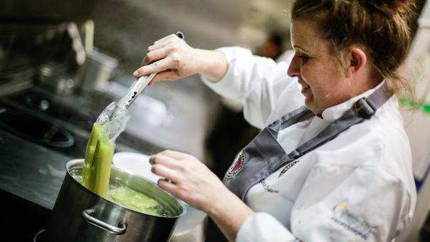 Kathleen Davie competing at Toque d’Or Chartwells apprentice wins award for food safety at Toque d’Or