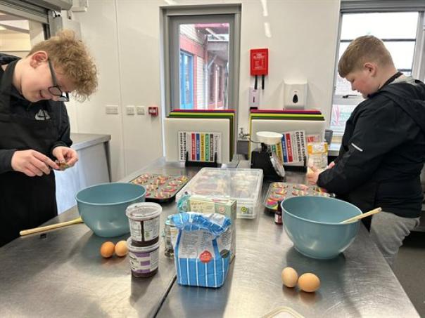 Torfaen Food4Growth receives accolade for serving healthy & sustainable meals Torfaen Food4Growth receives accolade for serving healthy & sustainable meals