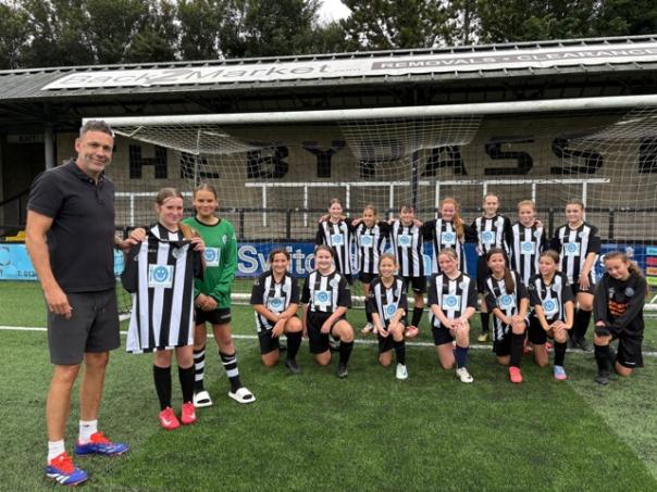 Local Food Links sponsors Dorchester Panthers U13 girls football team Local Food Links sponsors Dorchester Panthers U13 girls football team