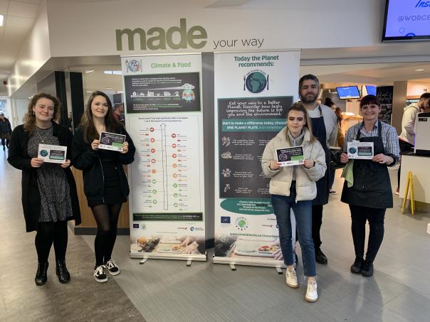 Staff and students at Worcester University get ready for SU-Eatable menus SU-Eatable Menus students healthey diet sustainability
