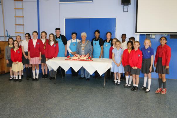 Pupils and the catering team at Mayplace Primary School with the winning cake awarded by Bexley Mayor Harrison catering celebrates Bexley’s 50th birthday
