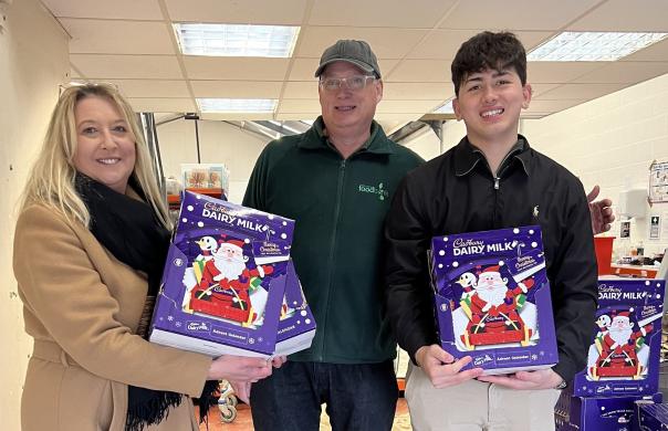 Catering & hospitality recruitment firm donates advent calendars to local foodbank