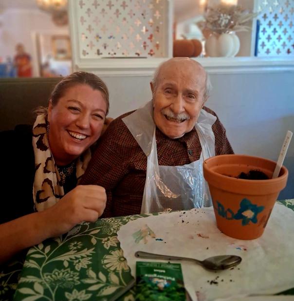 White Oaks give back to community with volunteer sessions at care homes White Oaks give back to community with volunteer sessions at care homes